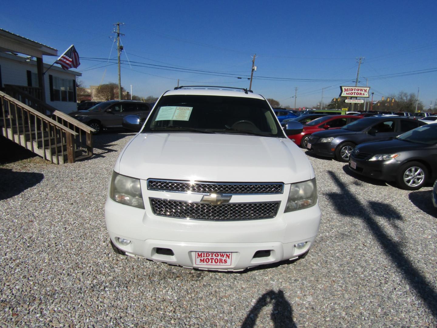 2011 White /Tan Chevrolet Tahoe LT 2WD (1GNSCBE05BR) with an 5.3L V8 OHV 16V FFV engine, Automatic transmission, located at 15016 S Hwy 231, Midland City, AL, 36350, (334) 983-3001, 31.306210, -85.495277 - Photo#1